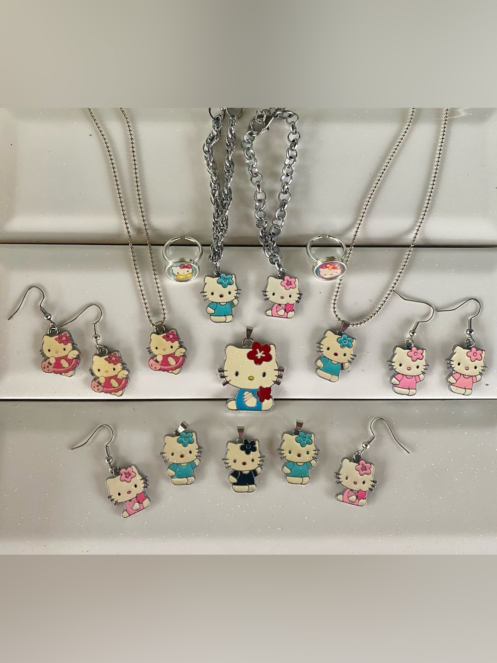 13 pc Hello Kitty “Head Bows”